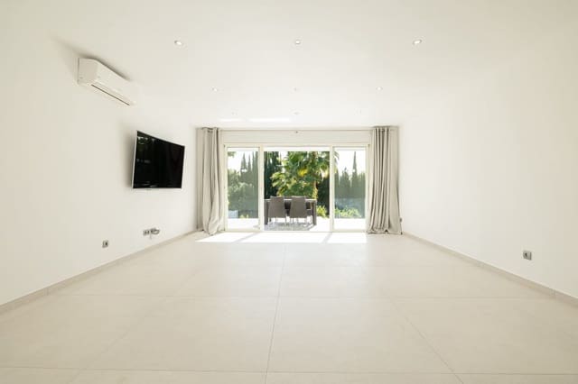 4 quarto Moradia para venda em Estepona com piscina - 1 595 000 € (Ref: 8792882)