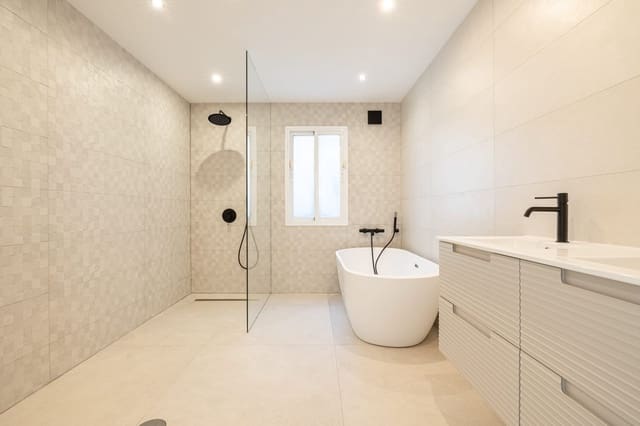 4 quarto Moradia para venda em Estepona com piscina - 1 595 000 € (Ref: 8792882)