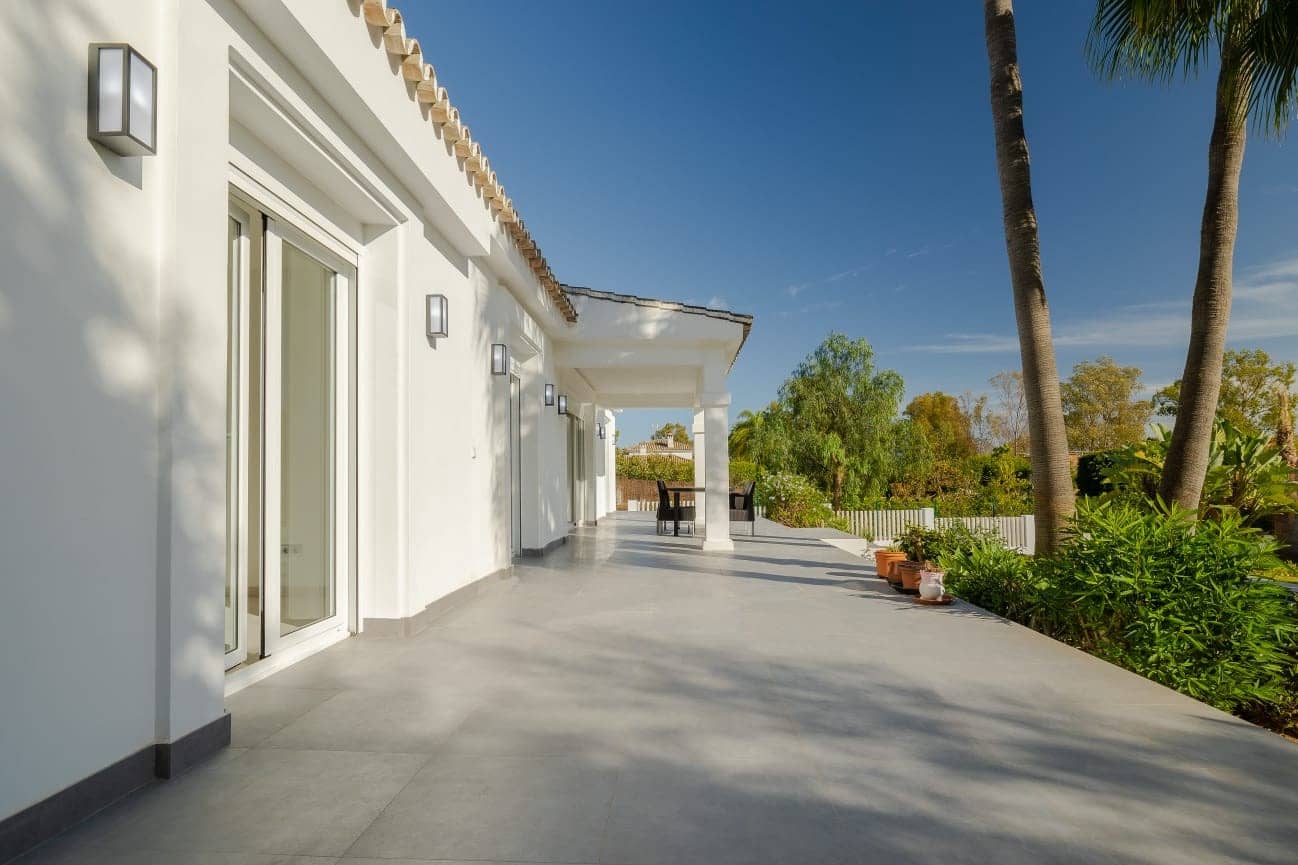 4 bedroom Villa for sale in Estepona with pool - € 1,595,000 (Ref: 8792882)