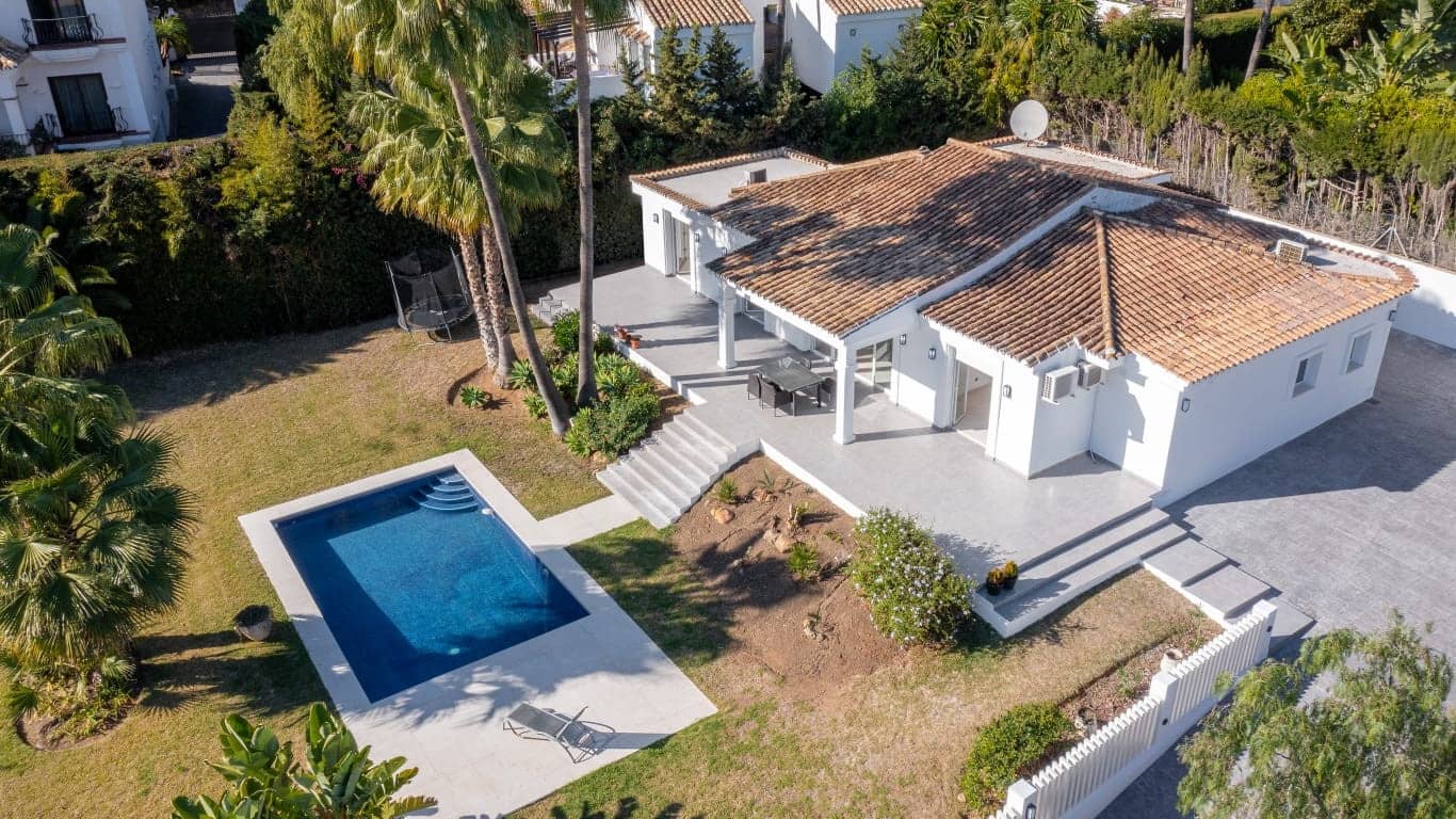 4 bedroom Villa for sale in Estepona with pool - € 1,595,000 (Ref: 8792882)