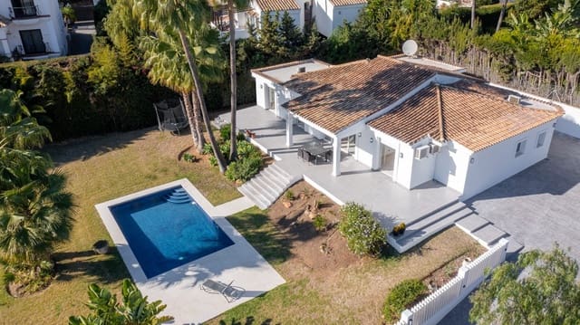 4 makuuhuone Huvila myytävänä paikassa Estepona mukana uima-altaan - 1 595 000 € (Ref: 8792882)