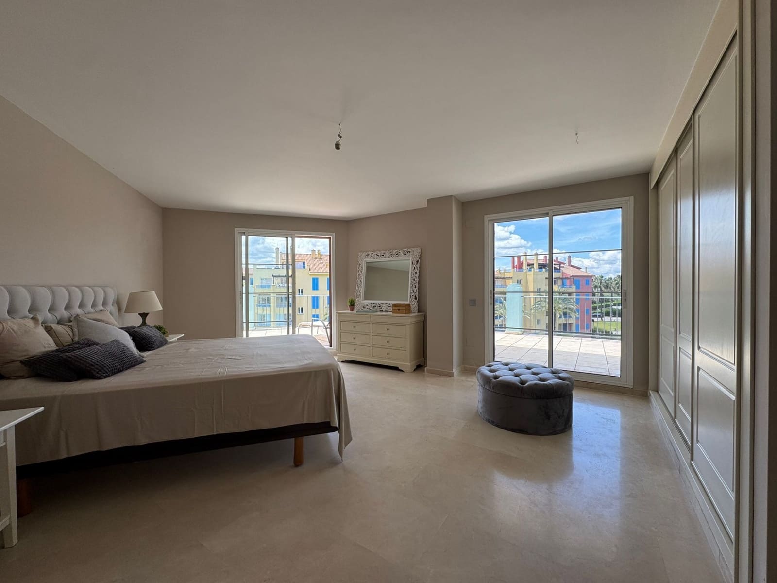 4 sypialnia Penthouse na sprzedaż w Sotogrande z basenem garażem - 1 200 000 € (Ref: 8973234)