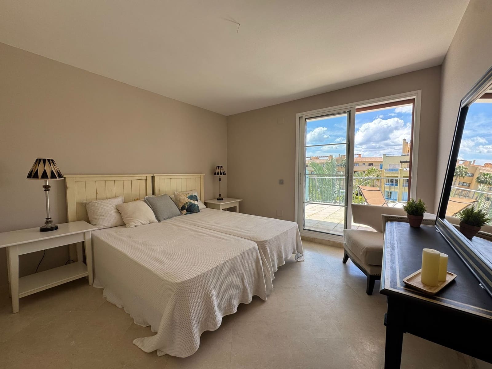 4 sypialnia Penthouse na sprzedaż w Sotogrande z basenem garażem - 1 200 000 € (Ref: 8973234)