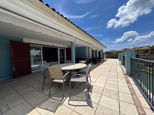 4 chambre Penthouse à vendre à Sotogrande, San Roque avec piscine garage - 1 200 000 € (Ref: 8973234)