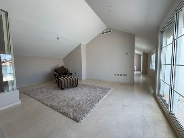 4 quarto Penthouse para venda em Sotogrande, San Roque com piscina garagem - 1 200 000 € (Ref: 8973234)
