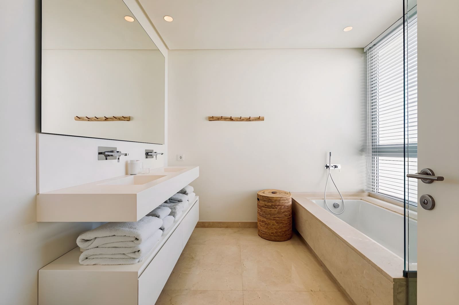 3 bedroom Apartment for sale in Benahavis with pool garage - € 885,000 (Ref: 8994176)