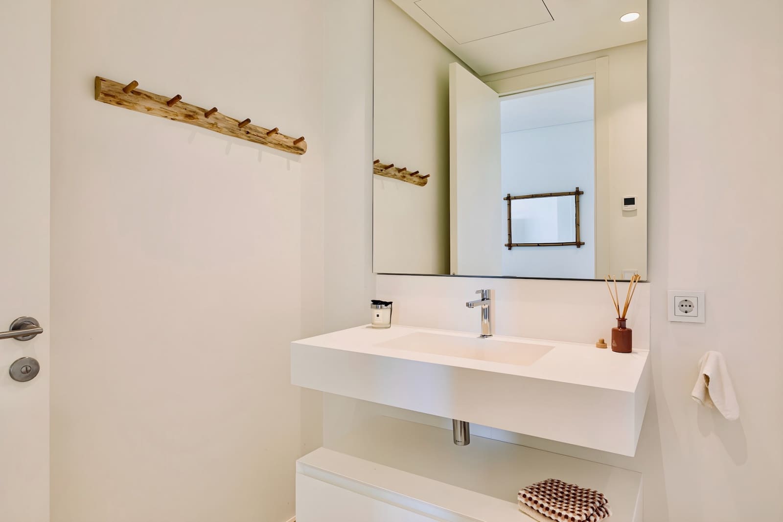 3 bedroom Apartment for sale in Benahavis with pool garage - € 885,000 (Ref: 8994176)