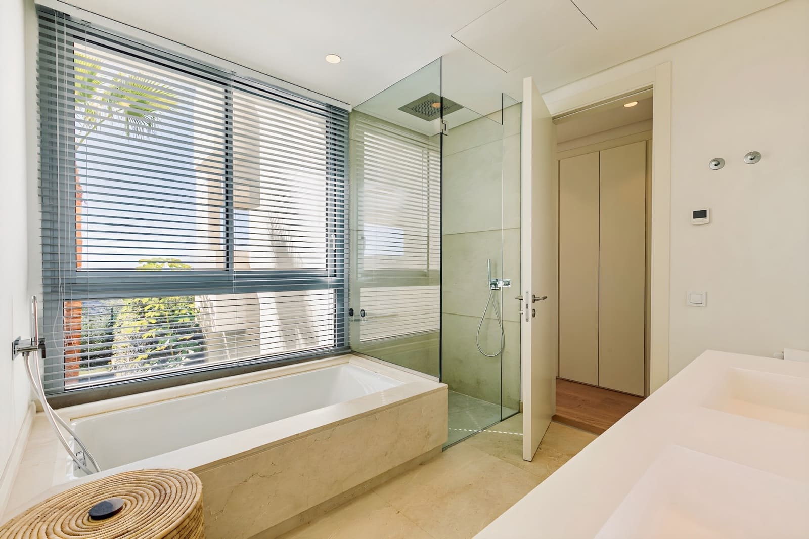 3 bedroom Apartment for sale in Benahavis with pool garage - € 885,000 (Ref: 8994176)