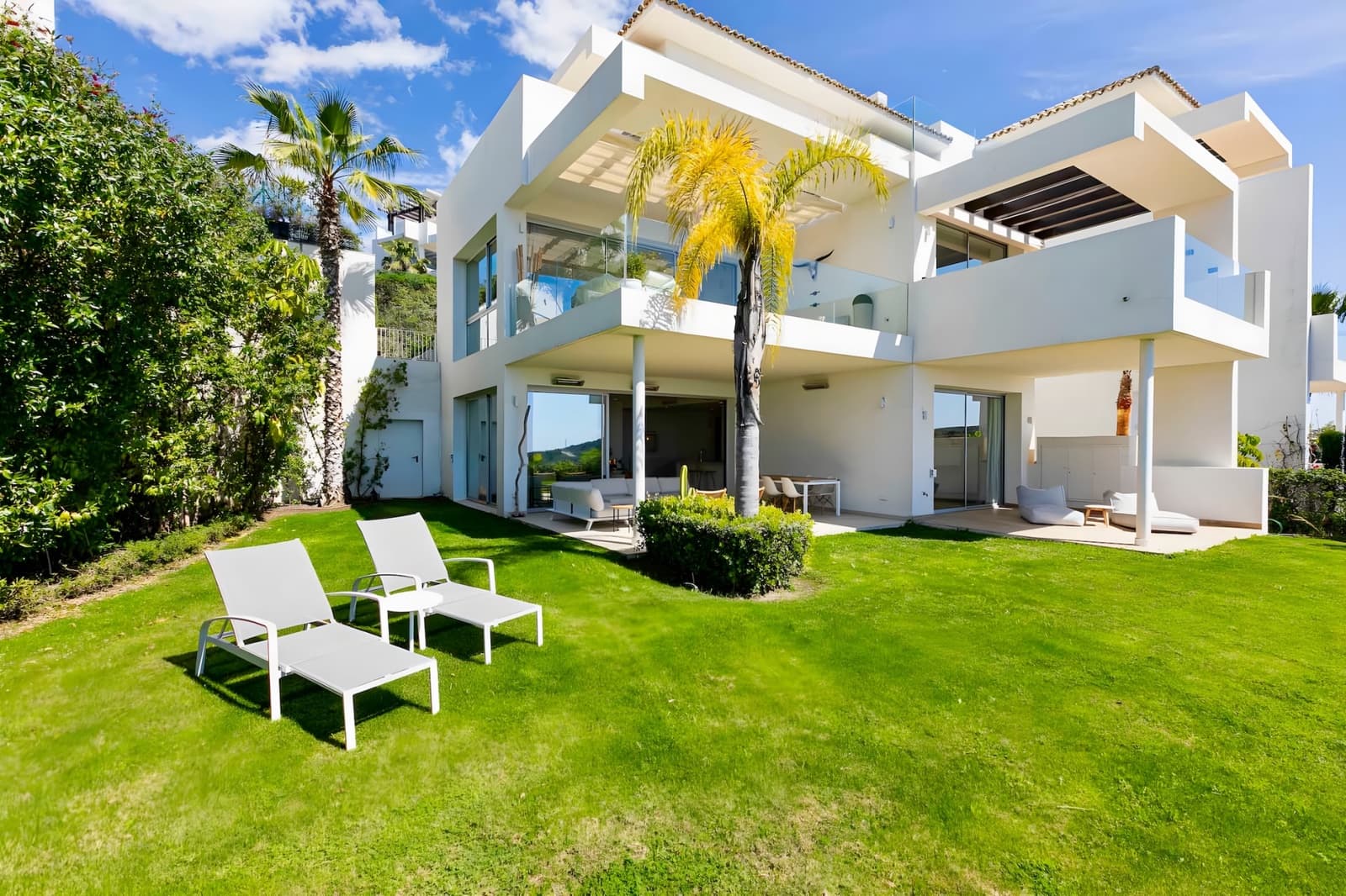 3 bedroom Apartment for sale in Benahavis with pool garage - € 885,000 (Ref: 8994176)