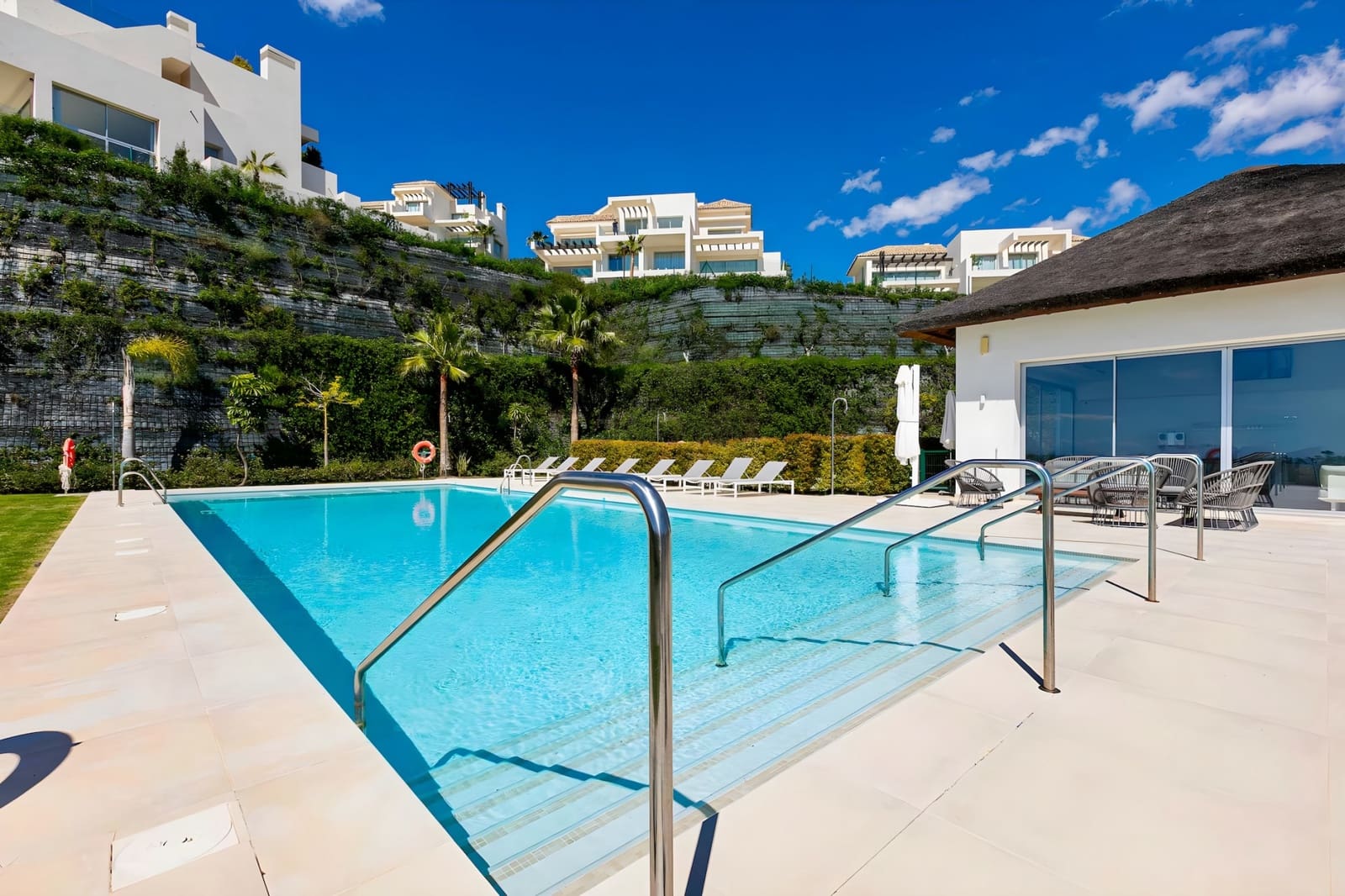 3 bedroom Apartment for sale in Benahavis with pool garage - € 885,000 (Ref: 8994176)