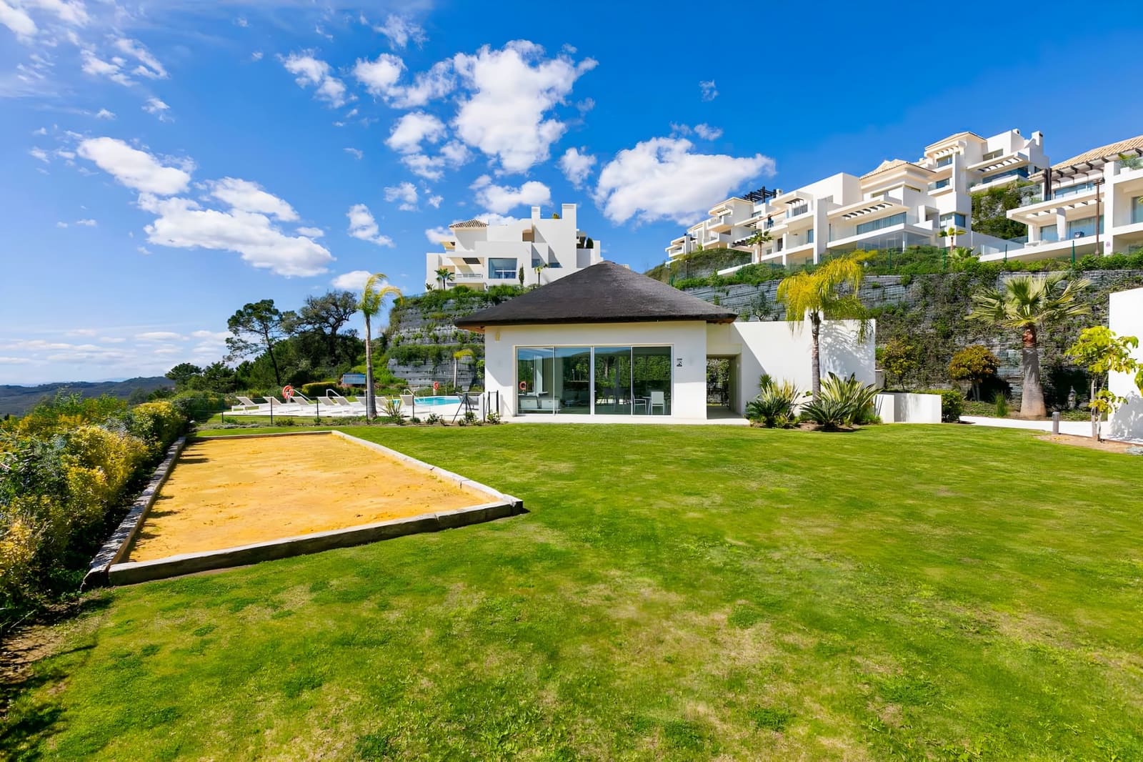 3 bedroom Apartment for sale in Benahavis with pool garage - € 885,000 (Ref: 8994176)