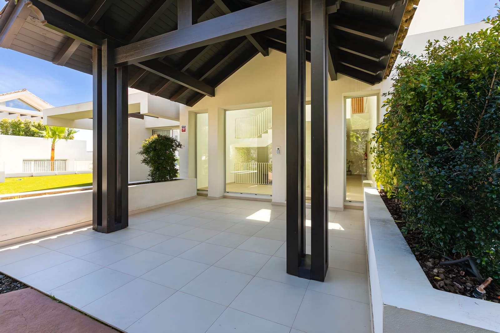 3 bedroom Apartment for sale in Benahavis with pool garage - € 885,000 (Ref: 8994176)