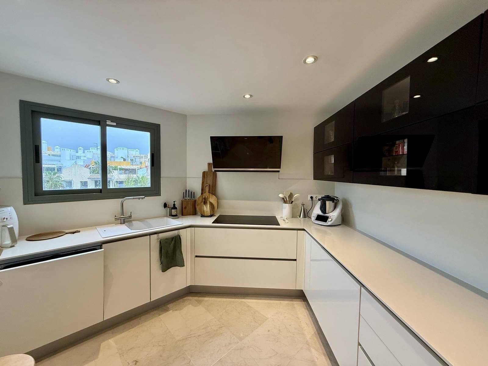 4 soveværelse Penthouse til salg i Sotogrande med swimmingpool garage - € 1.300.000 (Ref: 9015109)