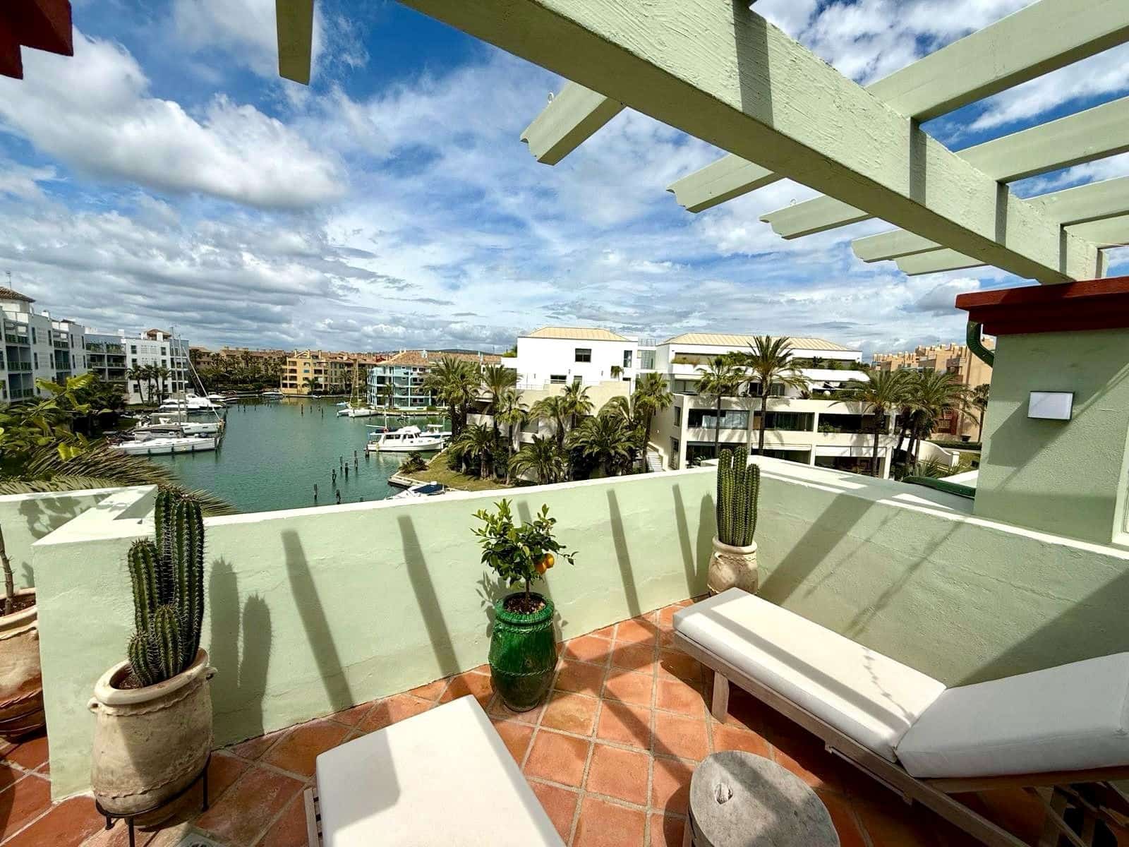 4 soveværelse Penthouse til salg i Sotogrande med swimmingpool garage - € 1.300.000 (Ref: 9015109)
