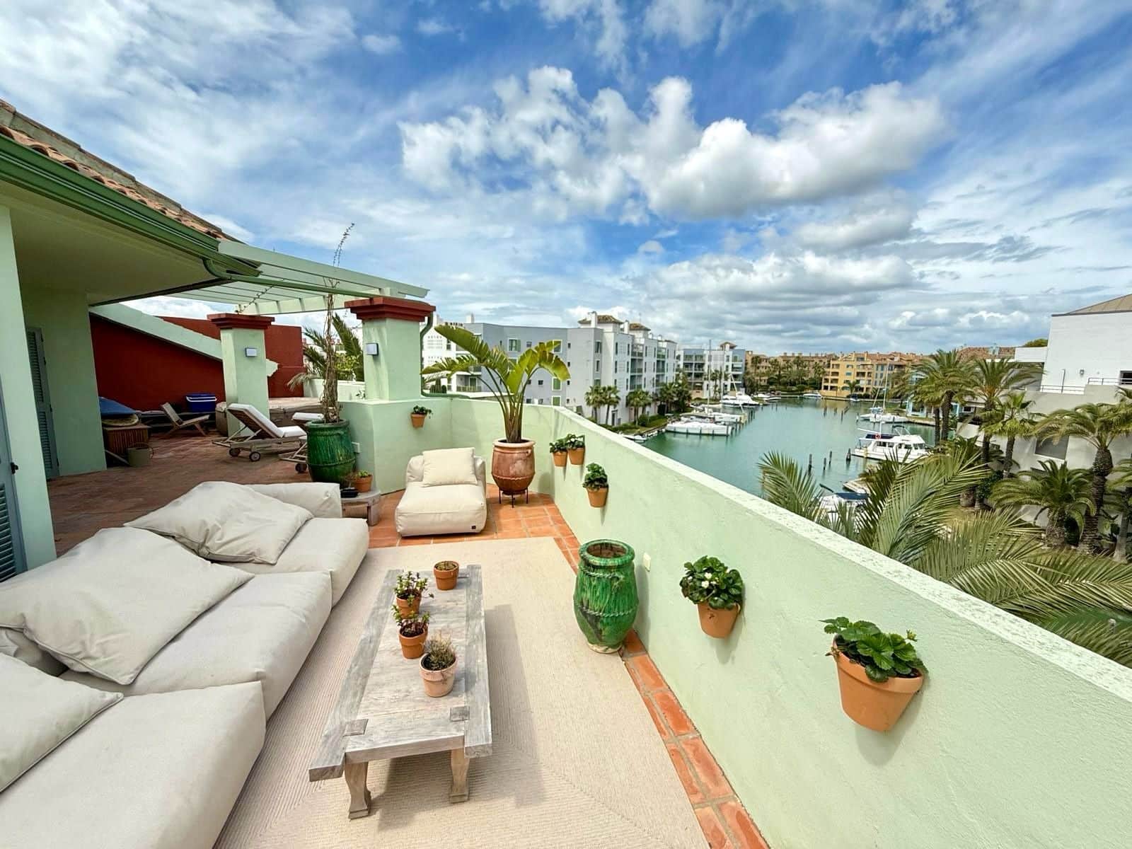 4 soveværelse Penthouse til salg i Sotogrande med swimmingpool garage - € 1.300.000 (Ref: 9015109)