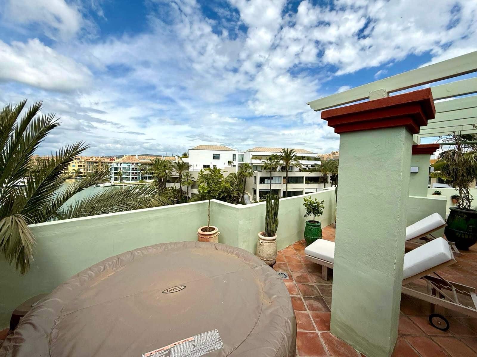 4 soveværelse Penthouse til salg i Sotogrande med swimmingpool garage - € 1.300.000 (Ref: 9015109)