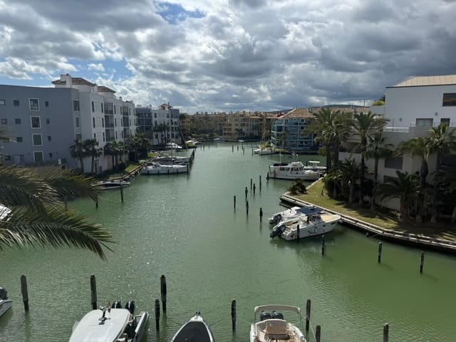 Ático de 4 habitaciones en Sotogrande, San Roque en venta con piscina garaje - 1.300.000 € (Ref: 9015109)