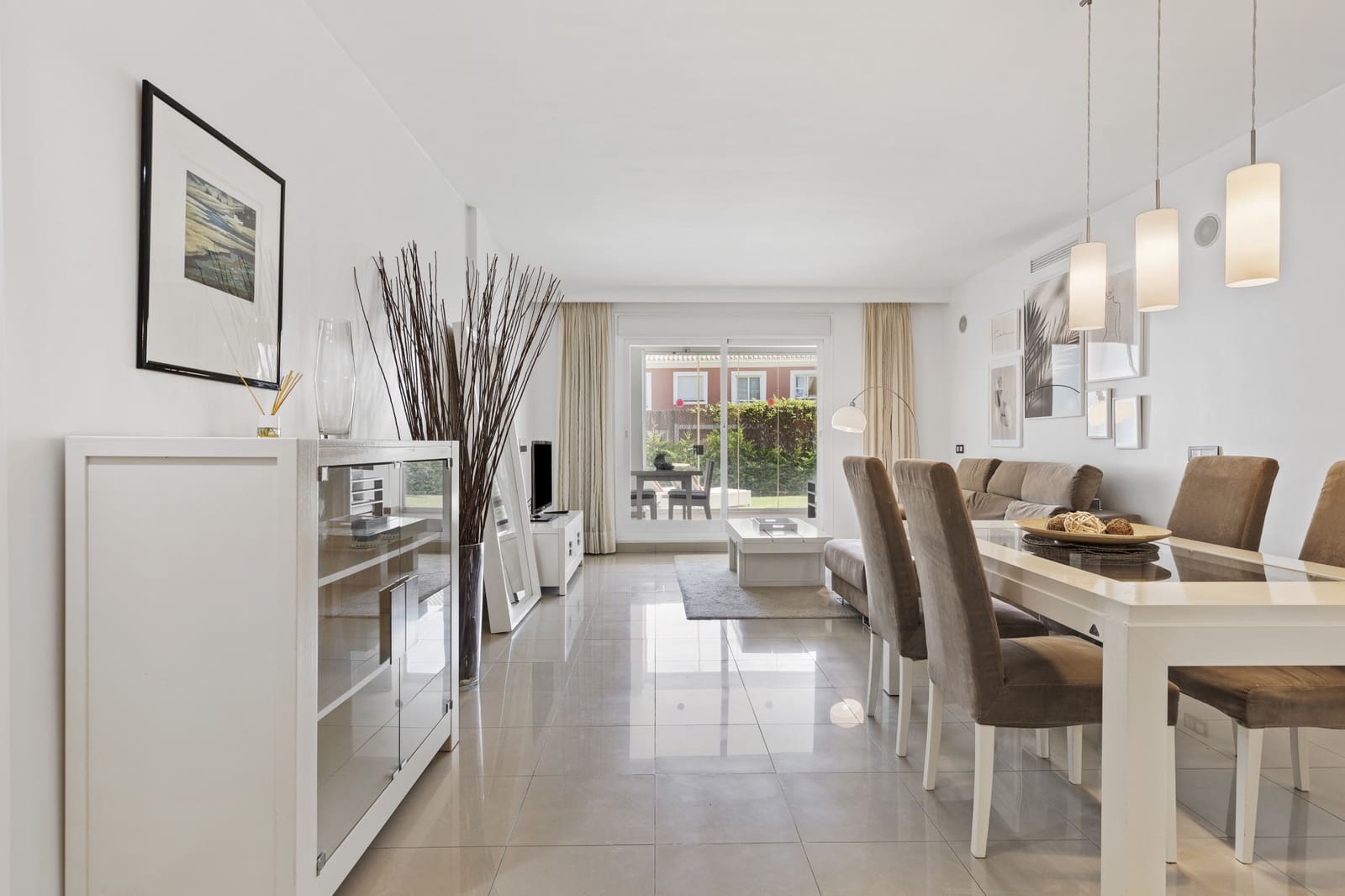 2 soverom Leilighet til salgs i El Paraiso med svømmebasseng garasje - € 435 000 (Ref: 9110741)