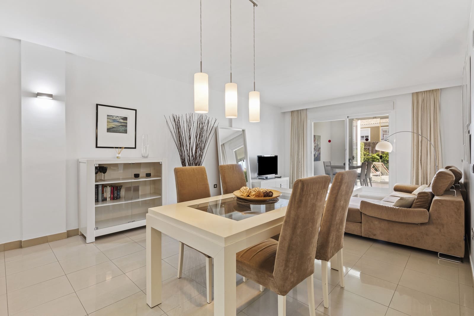 2 soverom Leilighet til salgs i El Paraiso med svømmebasseng garasje - € 435 000 (Ref: 9110741)