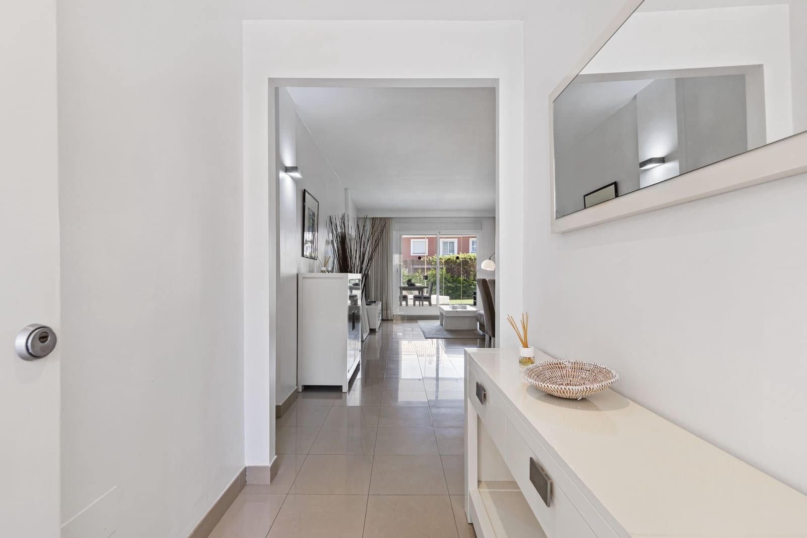 2 soverom Leilighet til salgs i El Paraiso med svømmebasseng garasje - € 435 000 (Ref: 9110741)