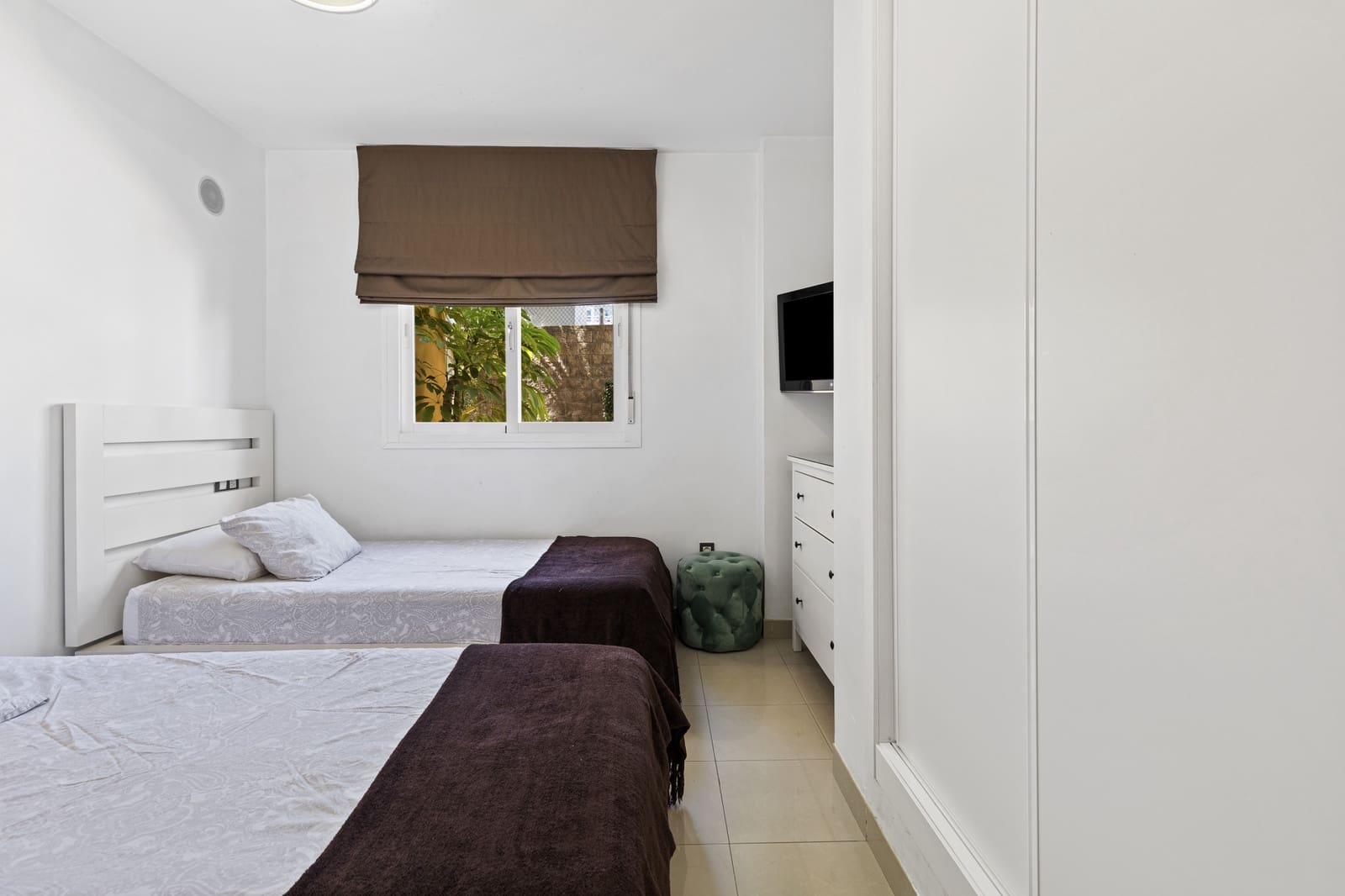 2 soverom Leilighet til salgs i El Paraiso med svømmebasseng garasje - € 435 000 (Ref: 9110741)