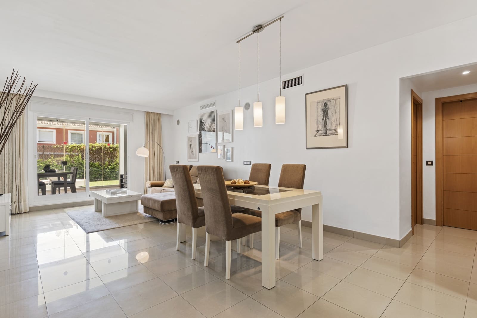 2 soverom Leilighet til salgs i El Paraiso med svømmebasseng garasje - € 435 000 (Ref: 9110741)