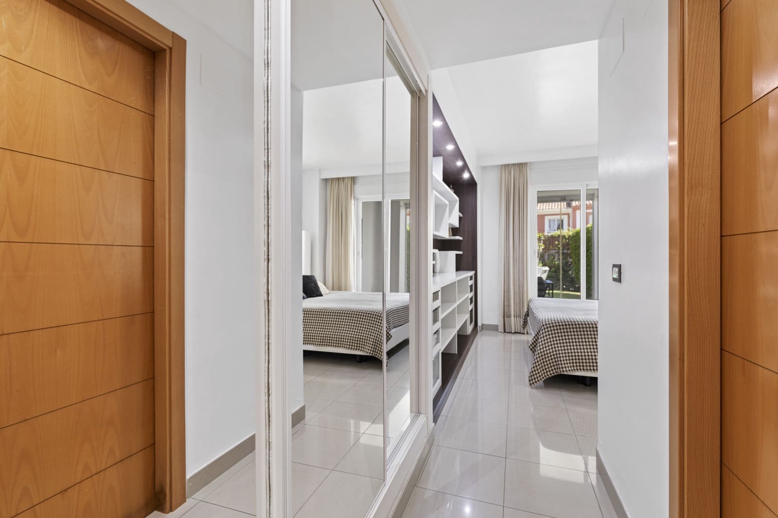 2 soverom Leilighet til salgs i El Paraiso med svømmebasseng garasje - € 435 000 (Ref: 9110741)