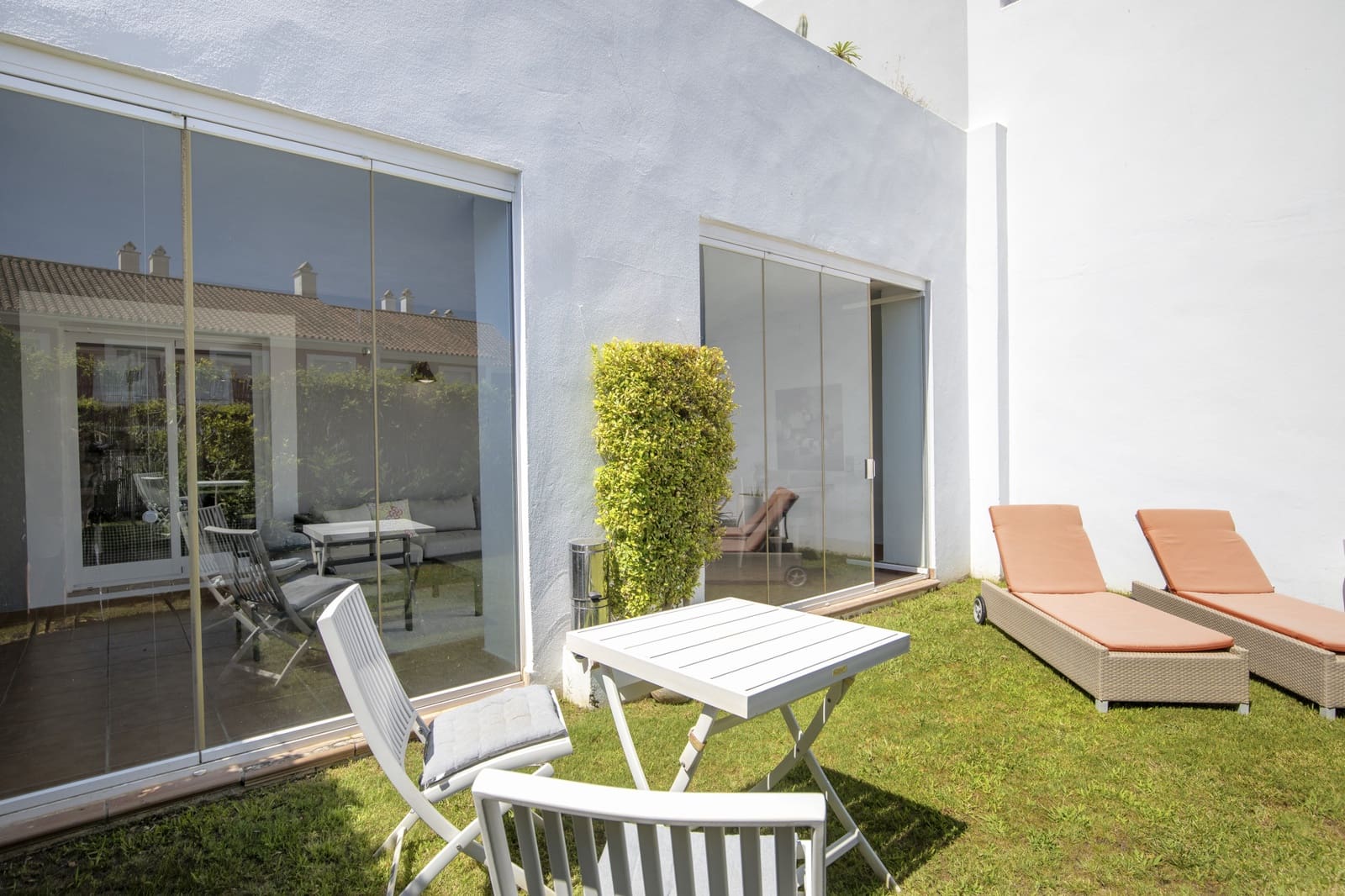 2 soverom Leilighet til salgs i El Paraiso med svømmebasseng garasje - € 435 000 (Ref: 9110741)