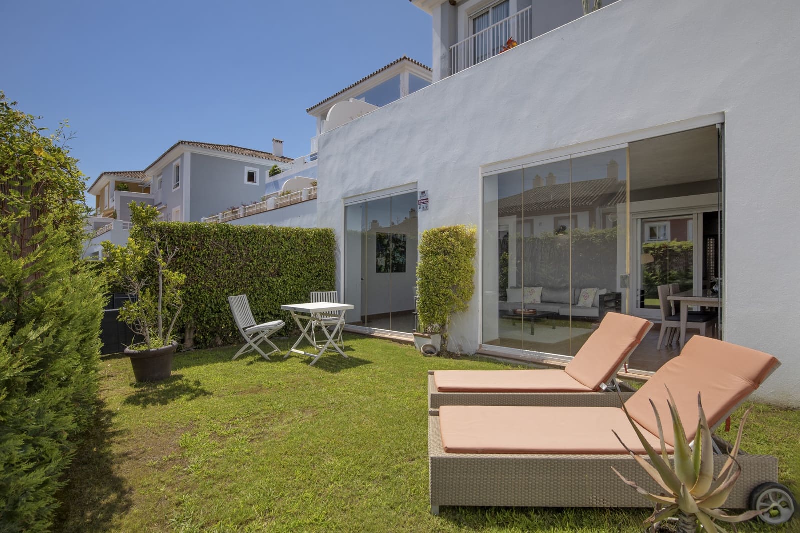 2 soverom Leilighet til salgs i El Paraiso med svømmebasseng garasje - € 435 000 (Ref: 9110741)