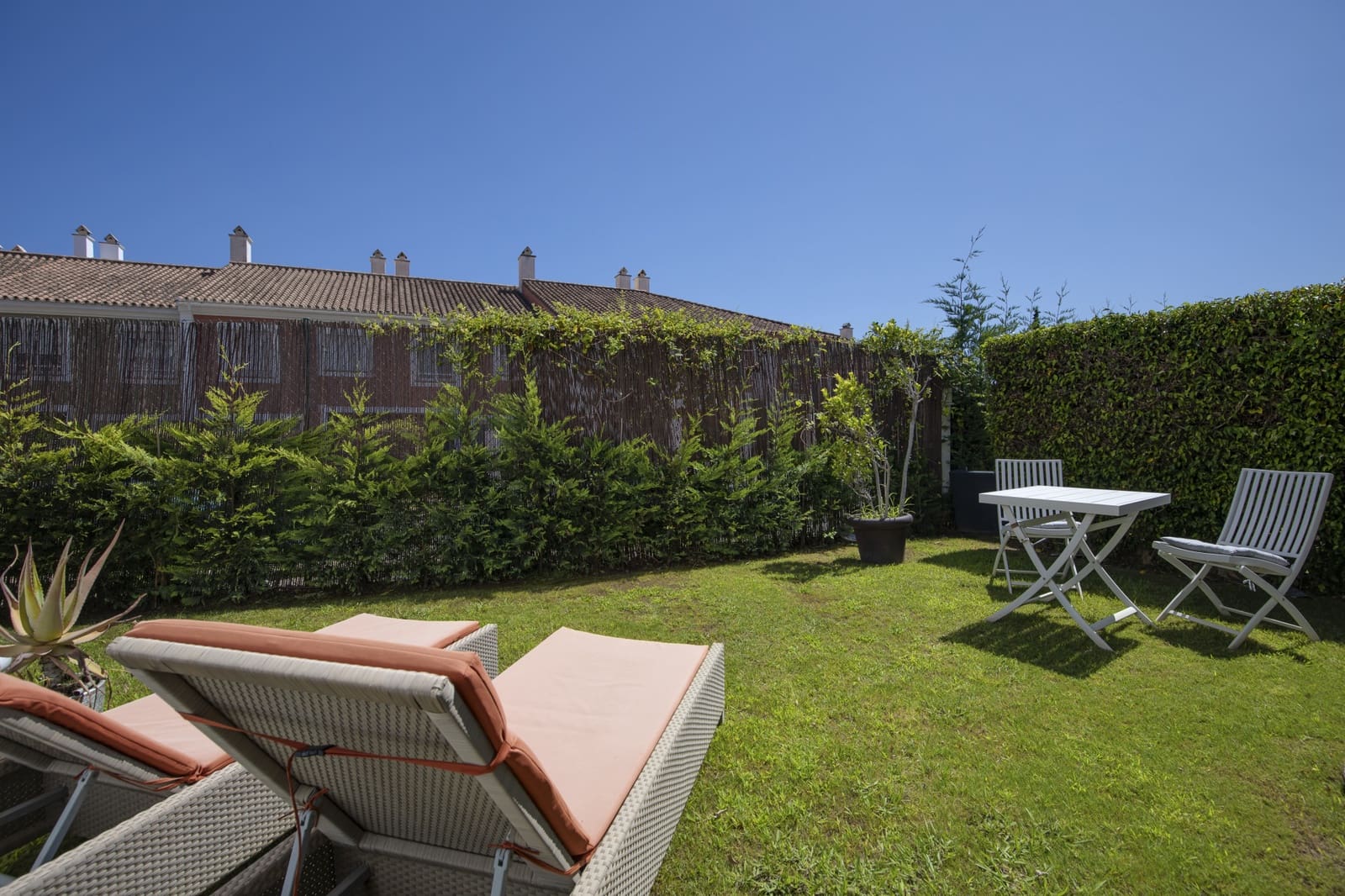 2 soverom Leilighet til salgs i El Paraiso med svømmebasseng garasje - € 435 000 (Ref: 9110741)