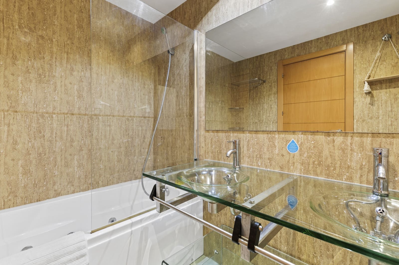 2 soverom Leilighet til salgs i El Paraiso med svømmebasseng garasje - € 435 000 (Ref: 9110741)