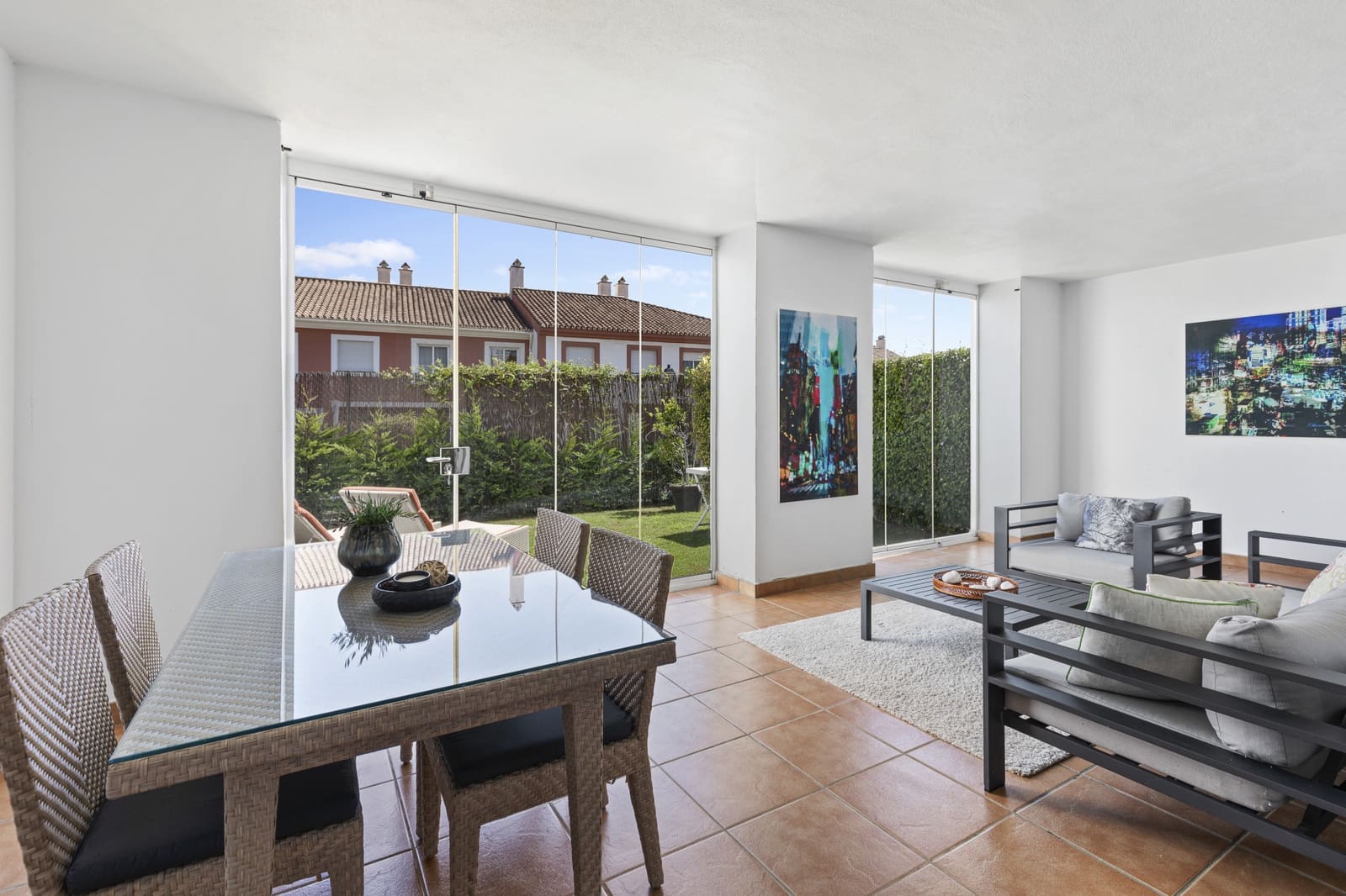 2 soverom Leilighet til salgs i El Paraiso med svømmebasseng garasje - € 435 000 (Ref: 9110741)