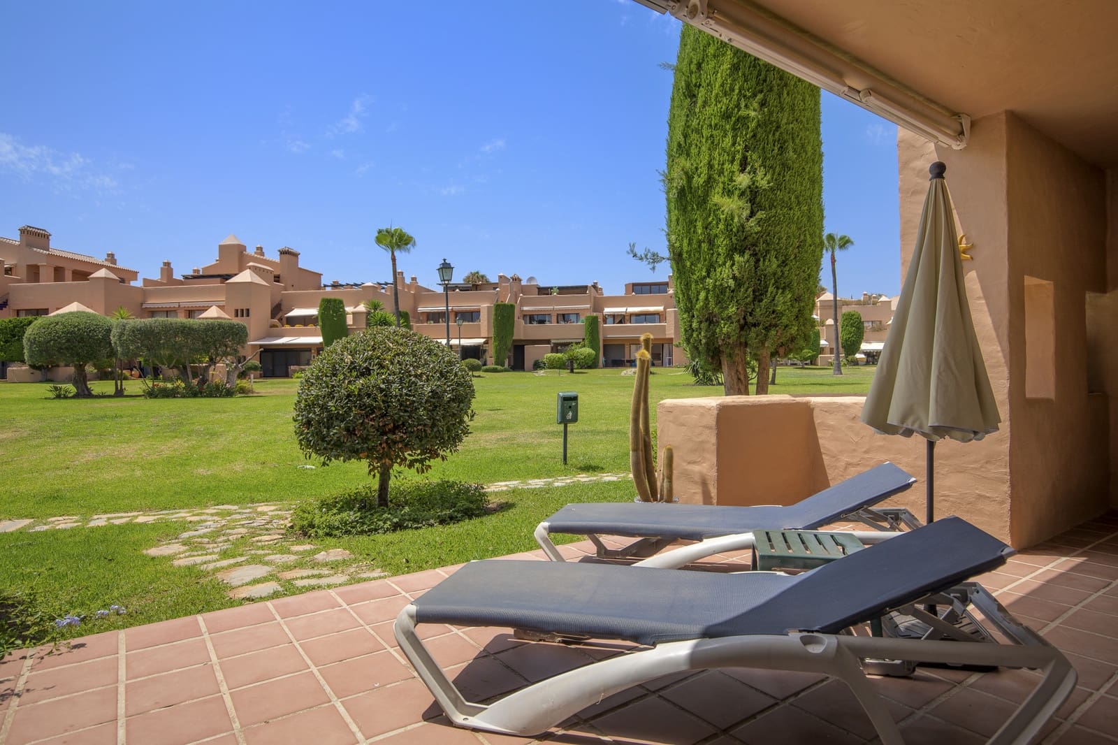 2 makuuhuone Huoneisto myytävänä paikassa Estepona mukana uima-altaan - 415 000 € (Ref: 9114507)