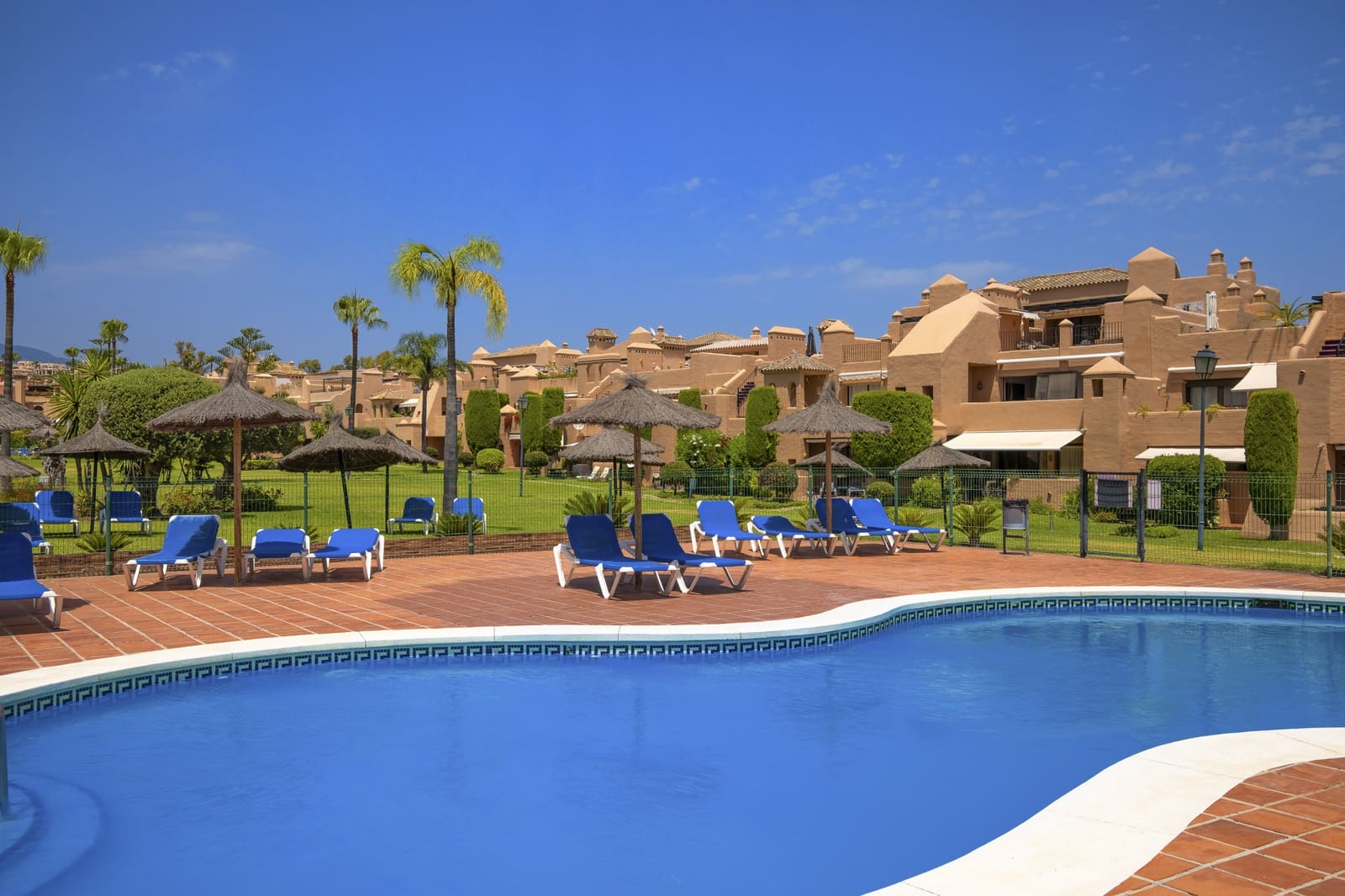 2 makuuhuone Huoneisto myytävänä paikassa Estepona mukana uima-altaan - 415 000 € (Ref: 9114507)