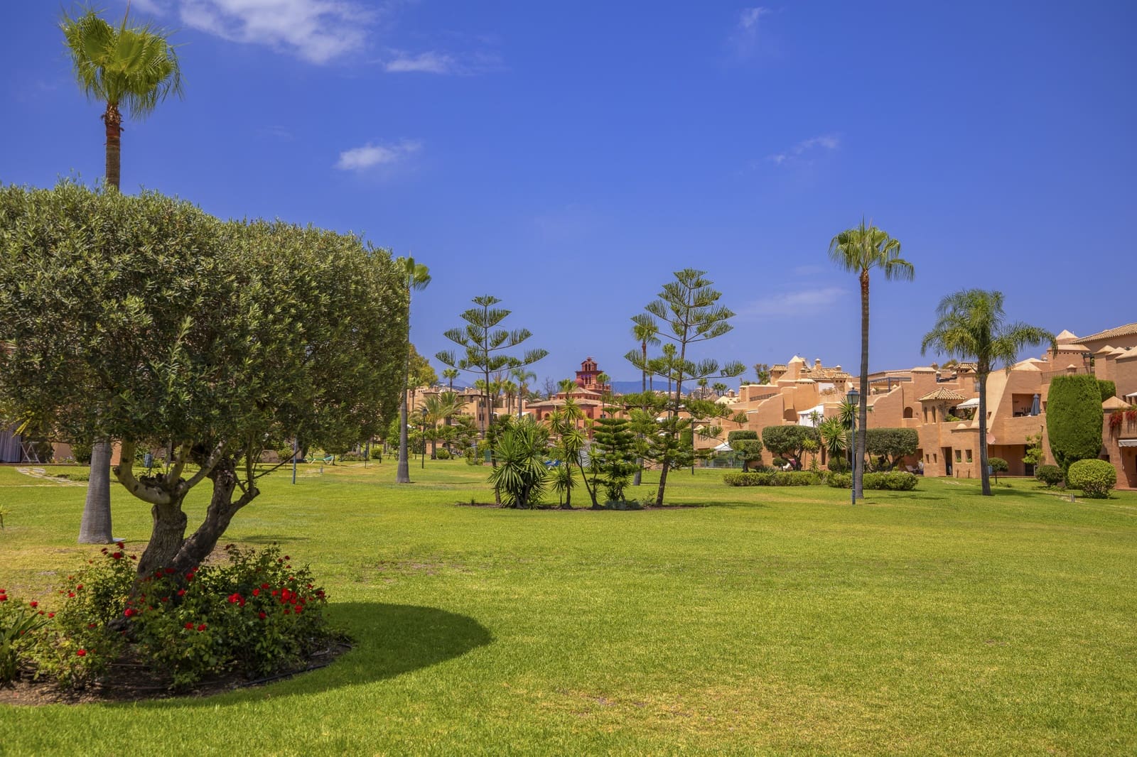 2 makuuhuone Huoneisto myytävänä paikassa Estepona mukana uima-altaan - 415 000 € (Ref: 9114507)