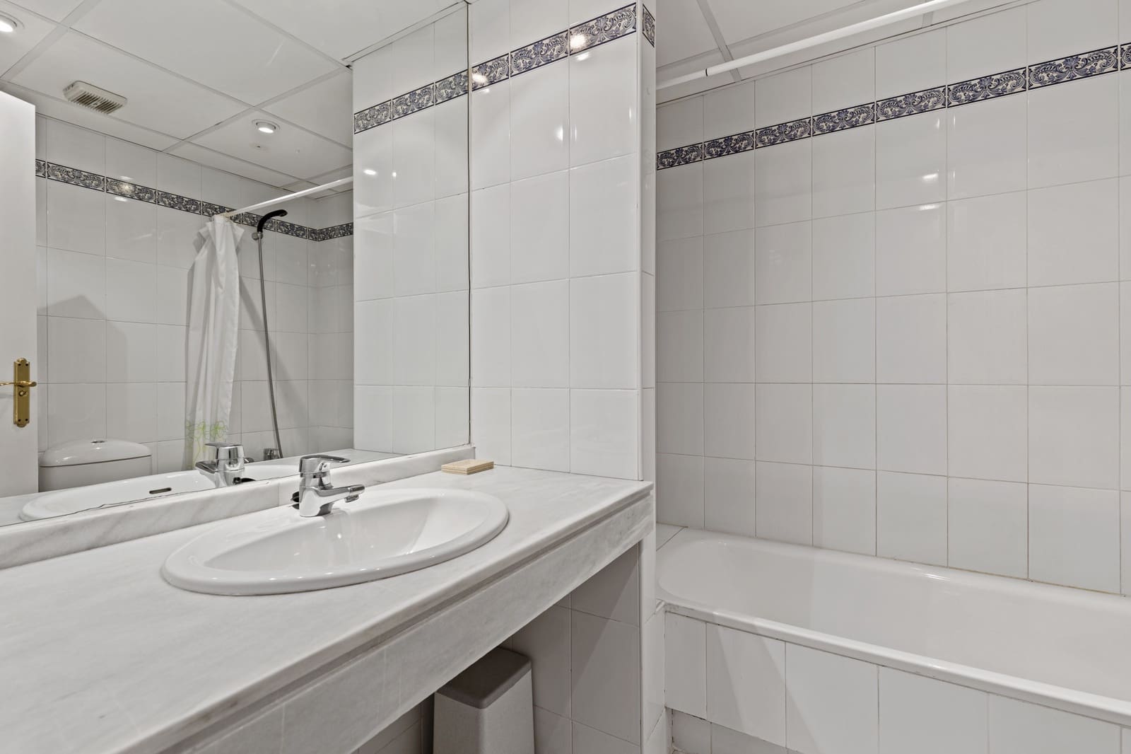 2 makuuhuone Huoneisto myytävänä paikassa Estepona mukana uima-altaan - 415 000 € (Ref: 9114507)