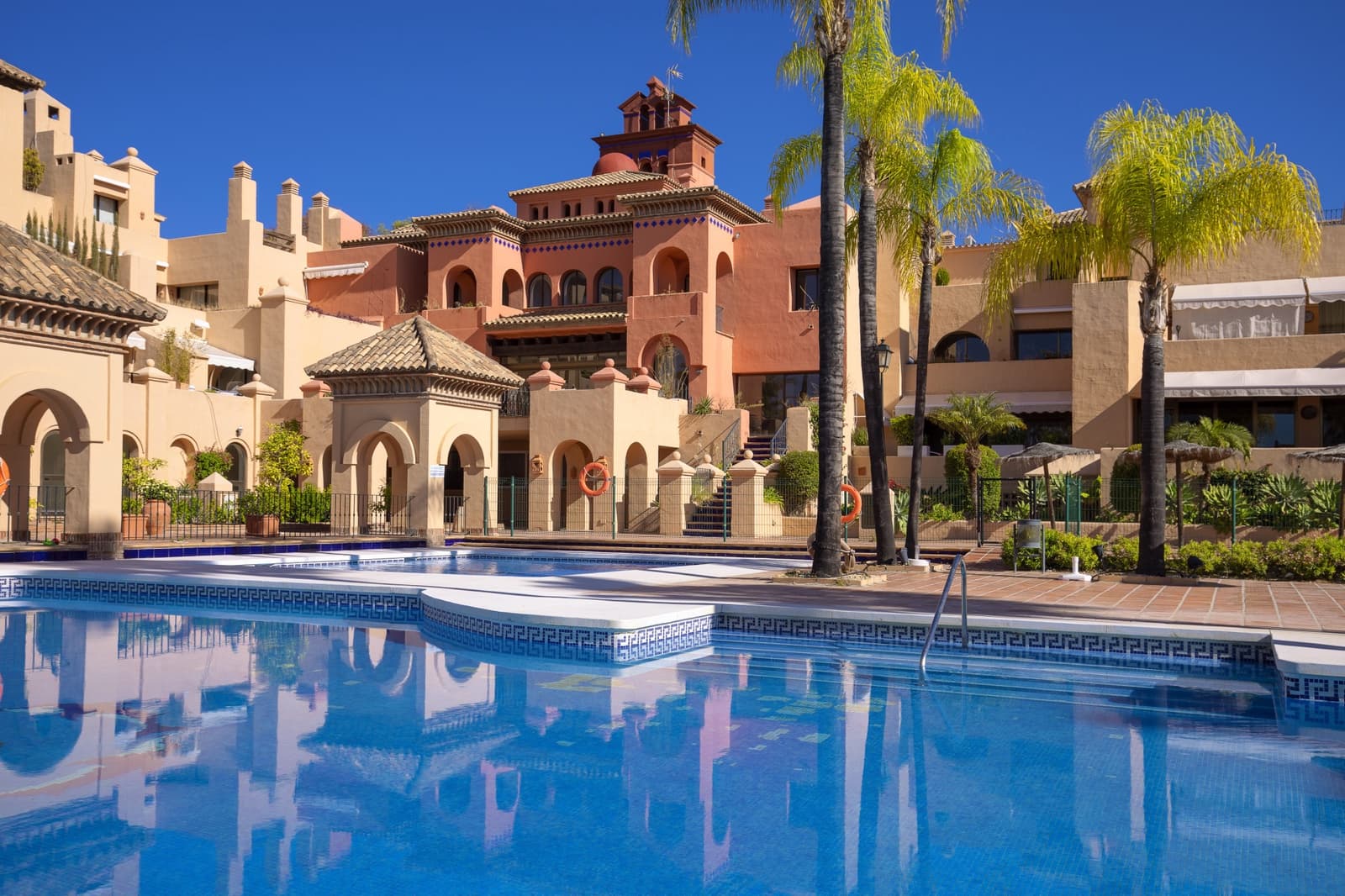 2 makuuhuone Huoneisto myytävänä paikassa Estepona mukana uima-altaan - 415 000 € (Ref: 9114507)