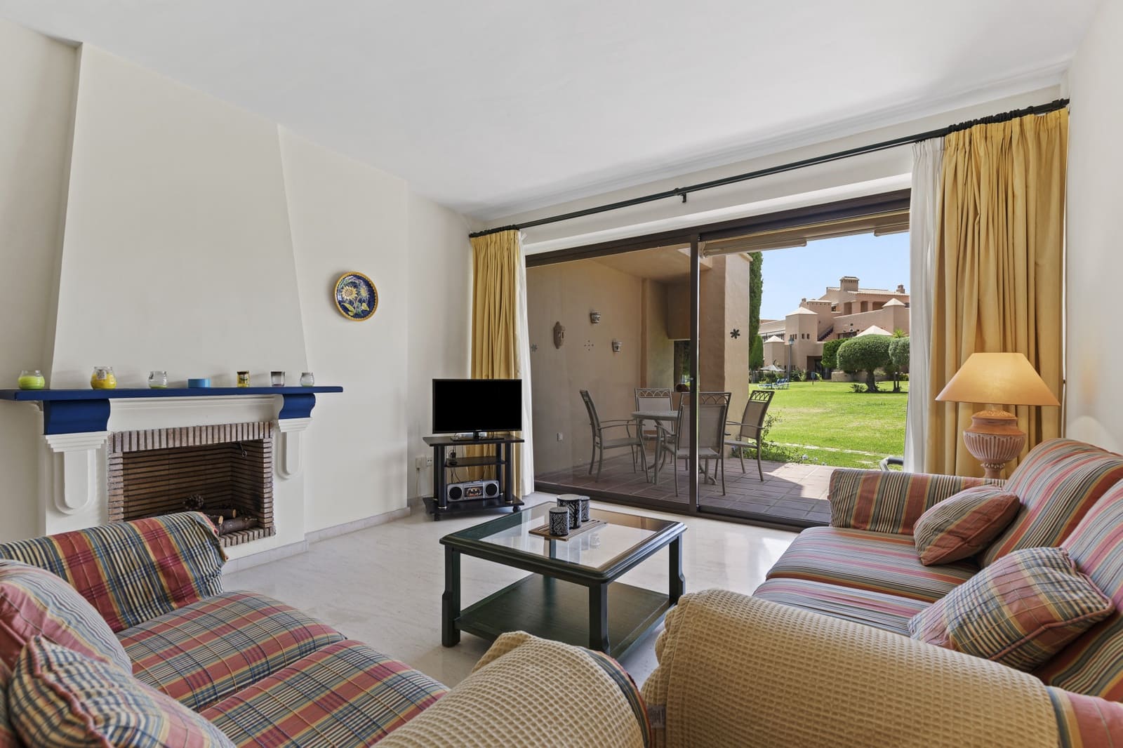 2 makuuhuone Huoneisto myytävänä paikassa Estepona mukana uima-altaan - 415 000 € (Ref: 9114507)