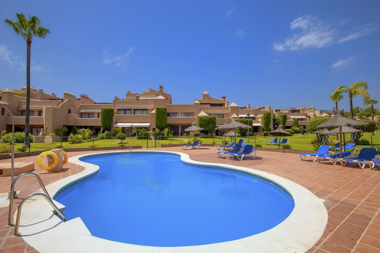 2 makuuhuone Huoneisto myytävänä paikassa Estepona mukana uima-altaan - 415 000 € (Ref: 9114507)