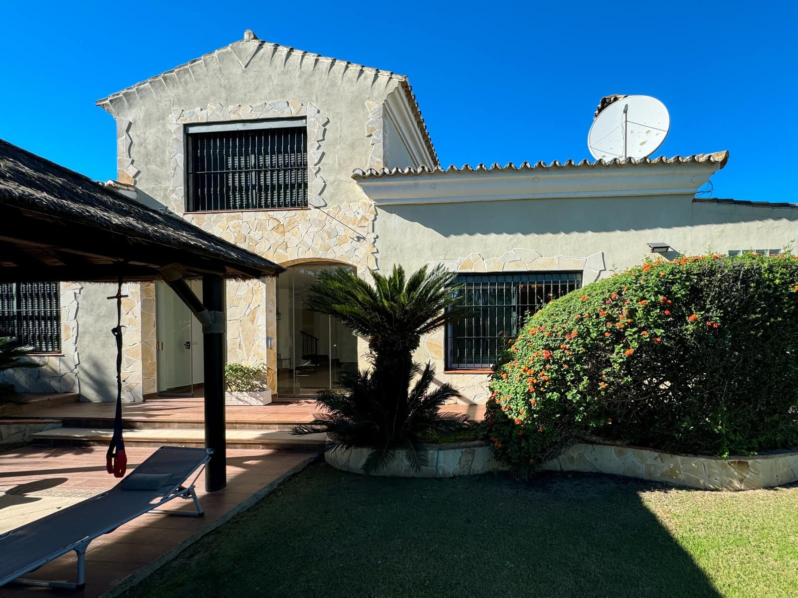 5 soveværelse Villa til salg i Sotogrande med swimmingpool garage - € 1.195.000 (Ref: 9125722)