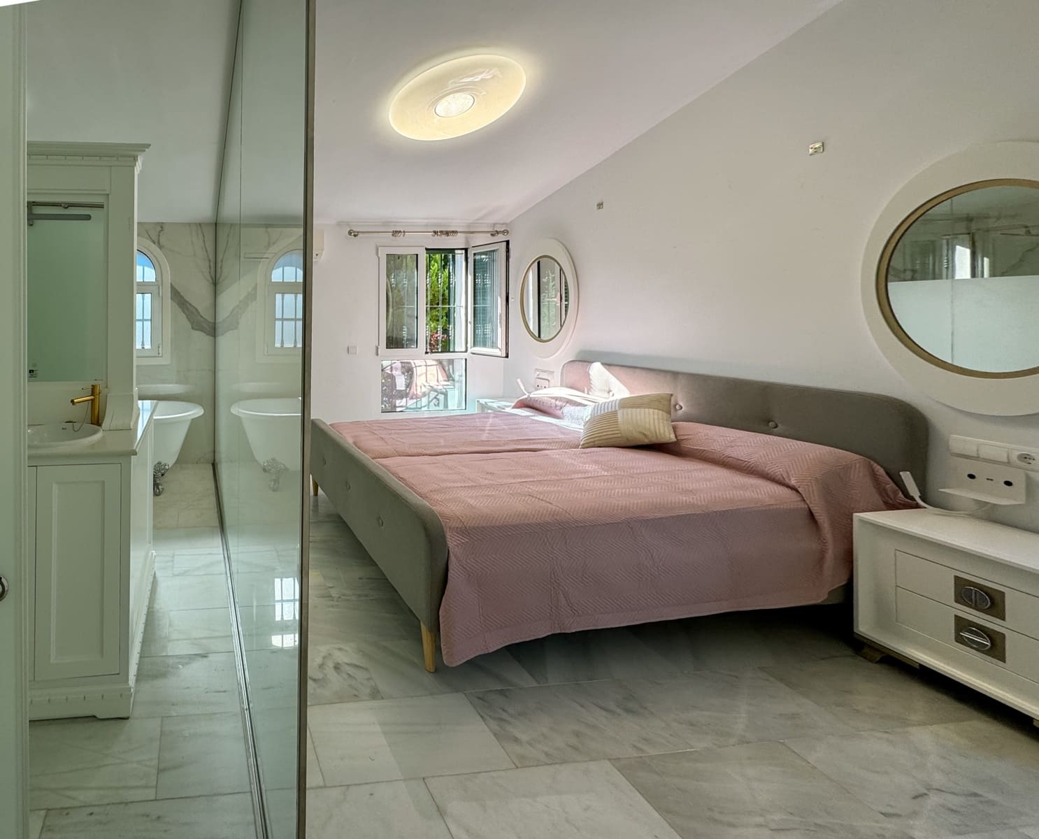 5 soveværelse Villa til salg i Sotogrande med swimmingpool garage - € 1.195.000 (Ref: 9125722)