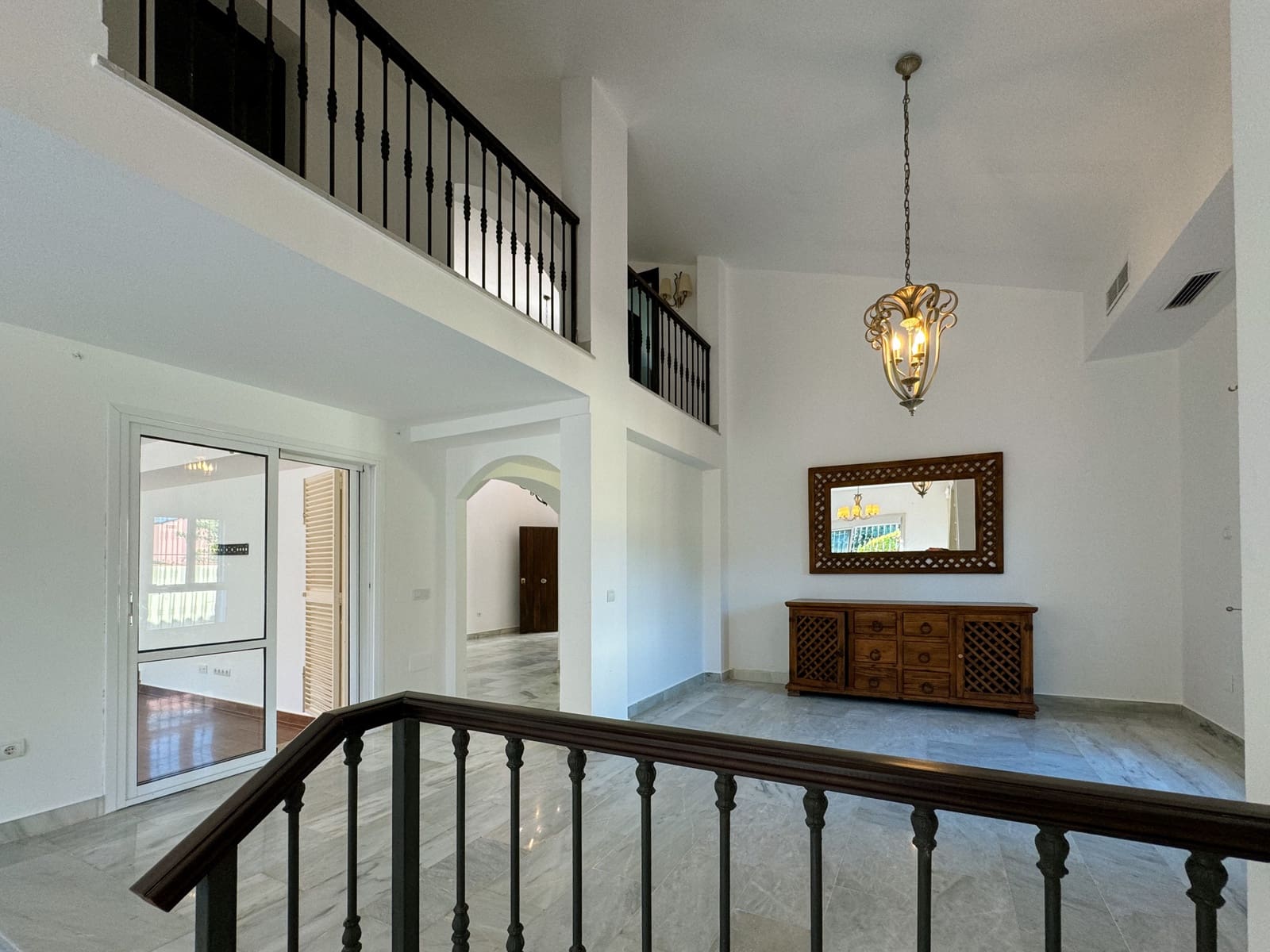 5 soveværelse Villa til salg i Sotogrande med swimmingpool garage - € 1.195.000 (Ref: 9125722)