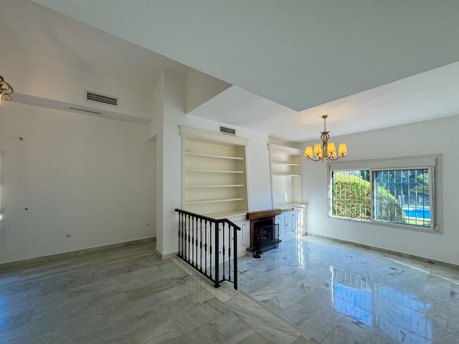 5 soveværelse Villa til salg i Sotogrande med swimmingpool garage - € 1.195.000 (Ref: 9125722)