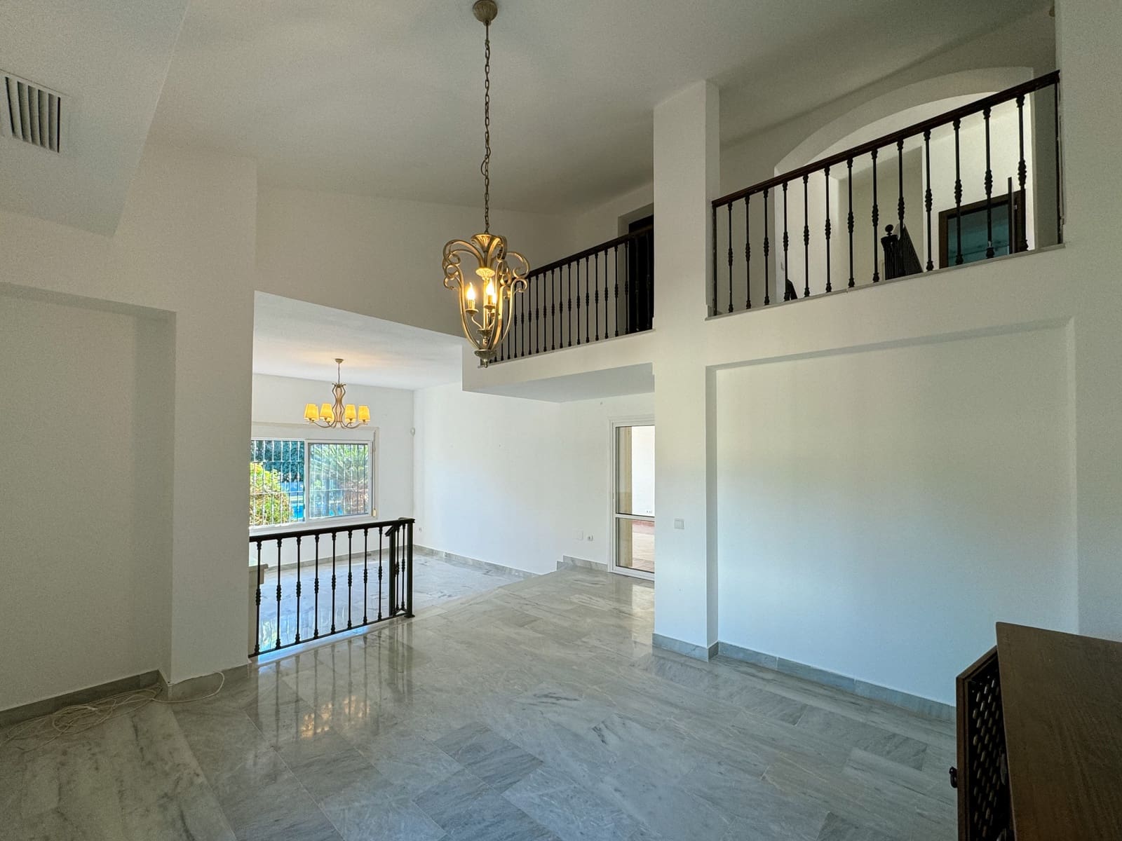 5 soveværelse Villa til salg i Sotogrande med swimmingpool garage - € 1.195.000 (Ref: 9125722)