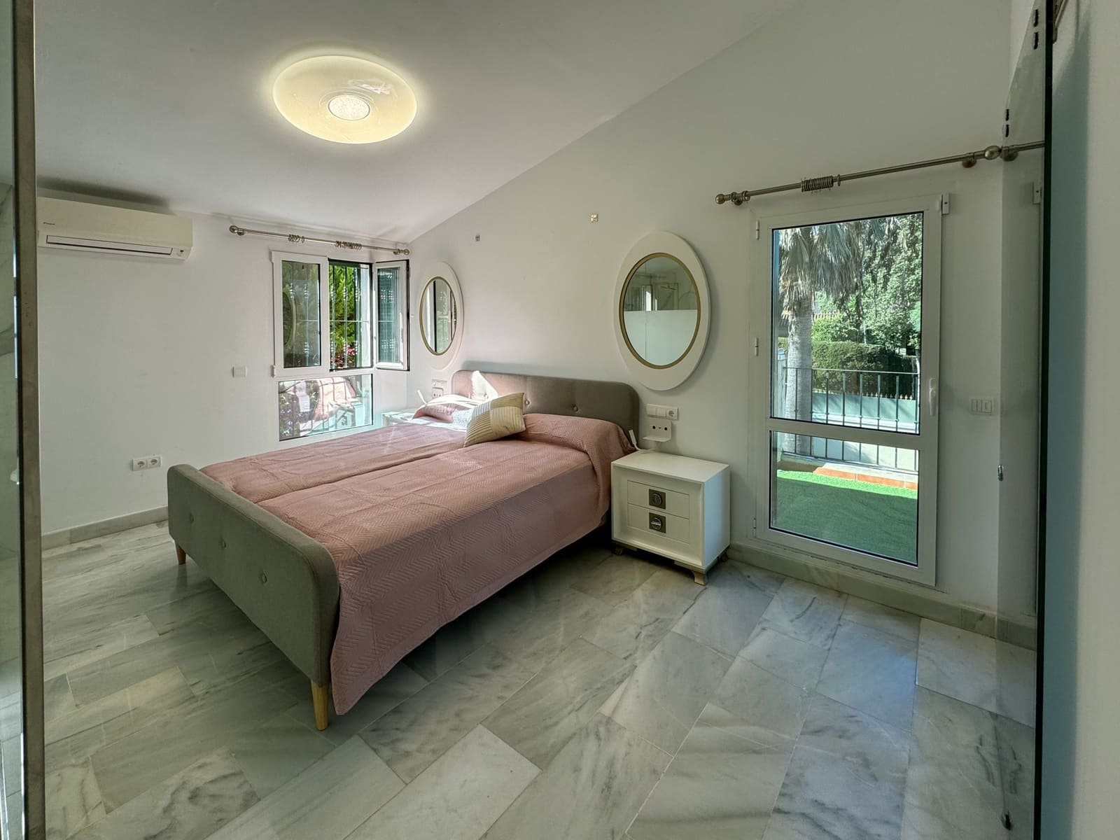 5 soveværelse Villa til salg i Sotogrande med swimmingpool garage - € 1.195.000 (Ref: 9125722)