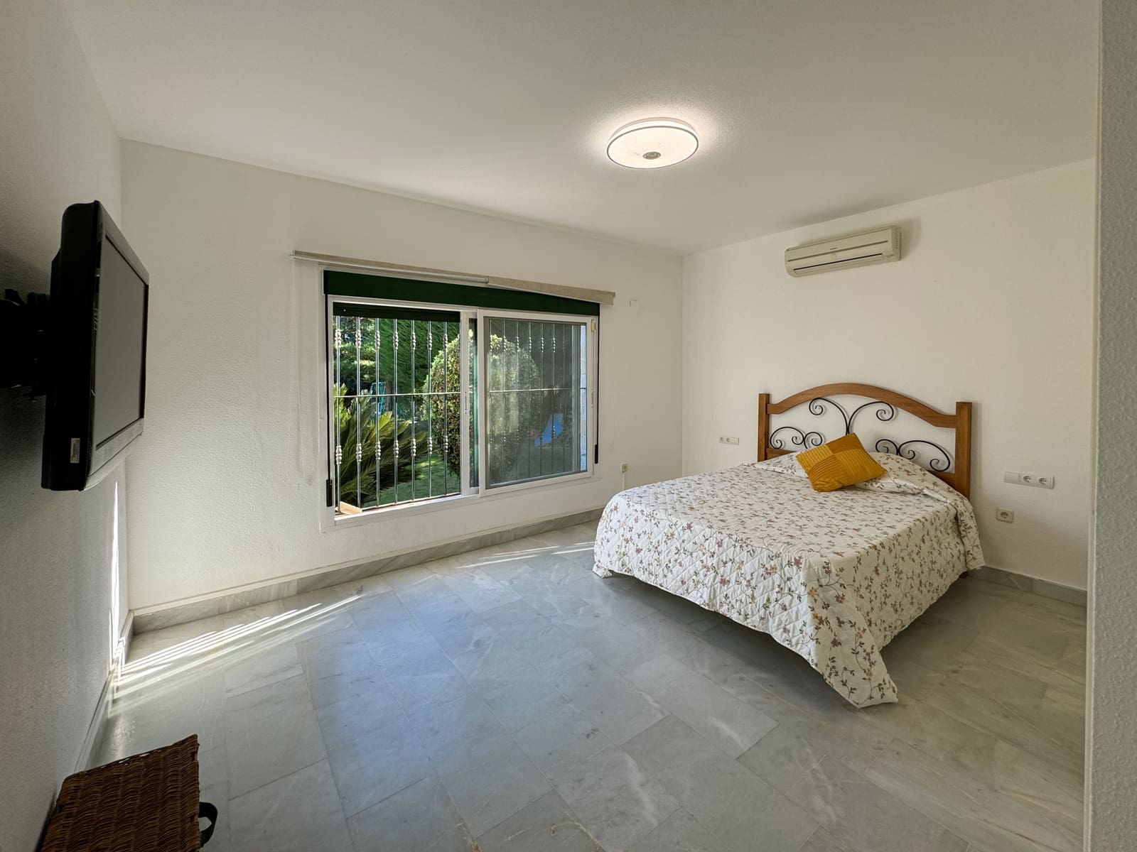 5 soveværelse Villa til salg i Sotogrande med swimmingpool garage - € 1.195.000 (Ref: 9125722)