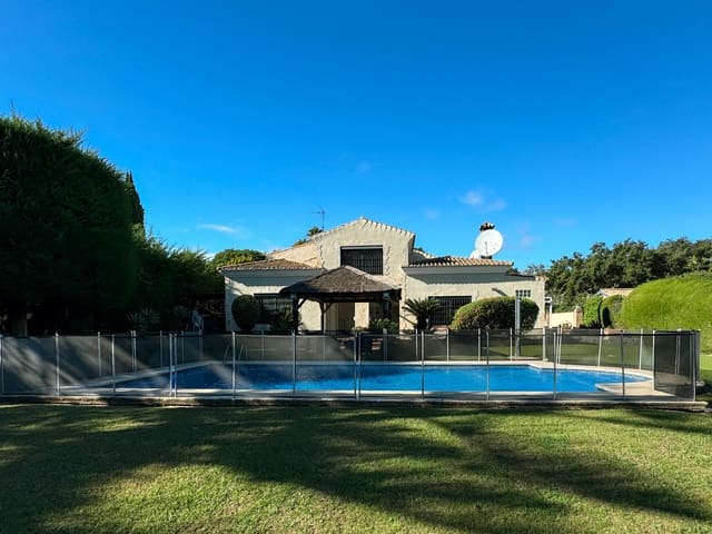 5 soveværelse Villa til salg i Sotogrande Alto, San Roque med swimmingpool garage - € 1.195.000 (Ref: 9125722)