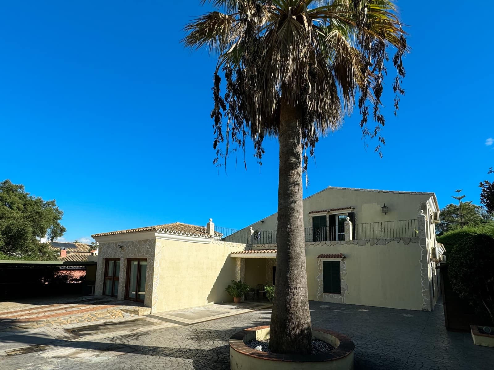 5 soveværelse Villa til salg i Sotogrande med swimmingpool garage - € 1.195.000 (Ref: 9125722)