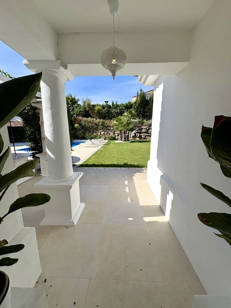 5 bedroom Villa for sale in Sotogrande with pool garage - € 1,795,000 (Ref: 9220365)