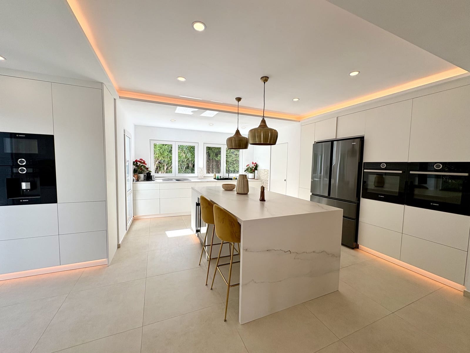 5 bedroom Villa for sale in Sotogrande with pool garage - € 1,795,000 (Ref: 9220365)